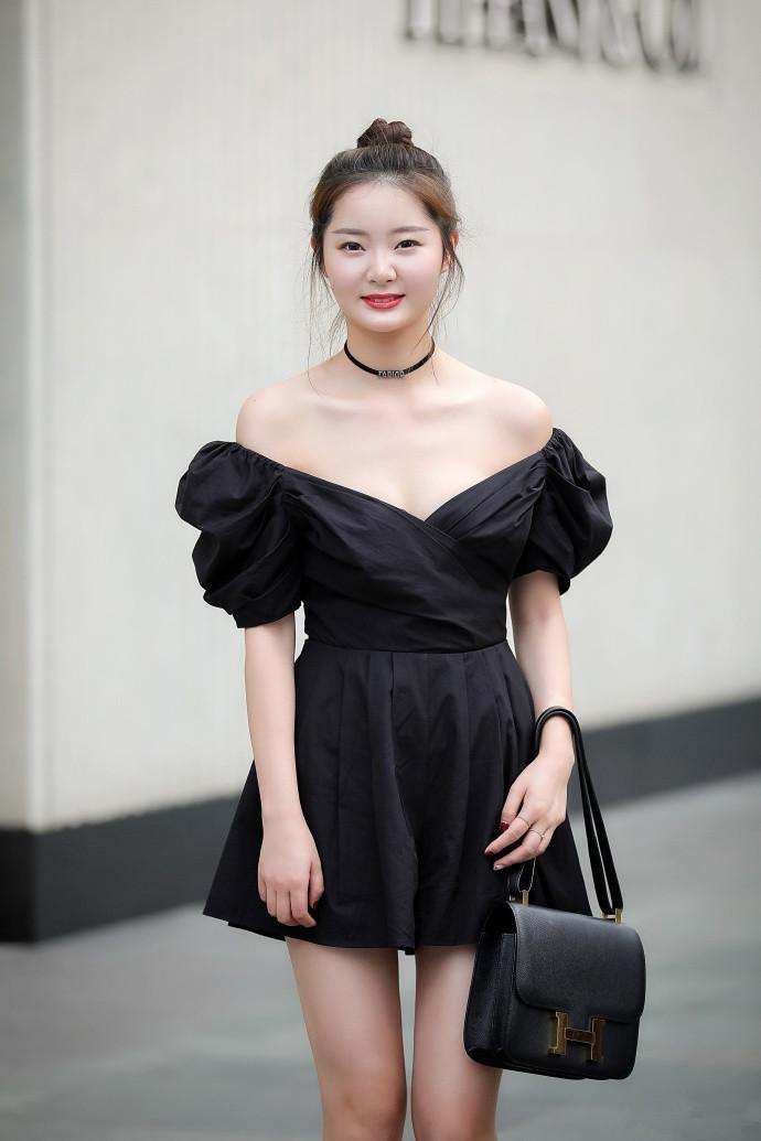 街拍：满街的连衣裙，小姐姐亮眼才能吸引眼球，图二充满异域风情