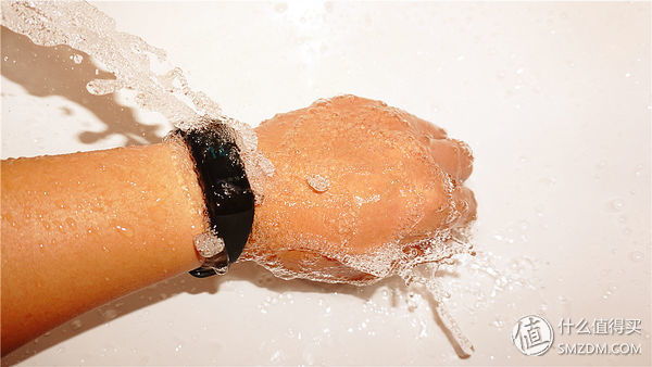 支持离线支付，还能与天猫精灵互动，乐心手环5这次做得用心了