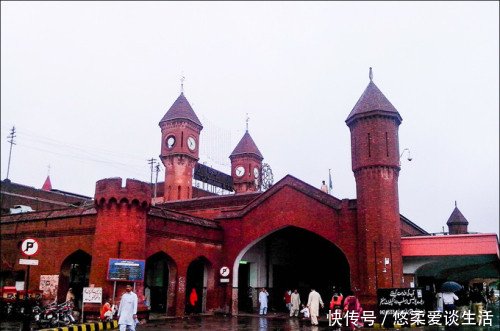  #眼红#巴基斯坦火车站，中国人这待遇，老外很眼红，甚至巴国人都很羡慕