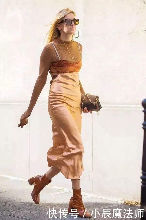  「色打底衫」今年这条“吊带裙”彻底火了，时髦性感又显瘦，刘雯穿上美炸了