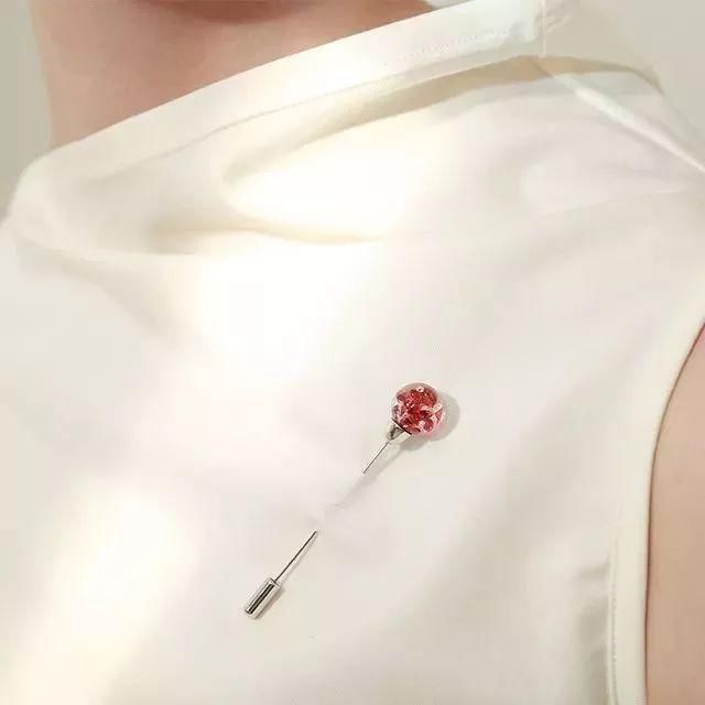 晶莹剔透的水晶球戴身上,真是又美又仙