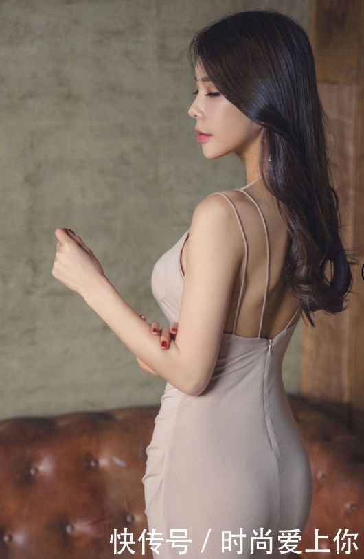 ?漂亮的打底裤穿在小姐姐身上展现得淋淋尽致，吸引无数眼球！