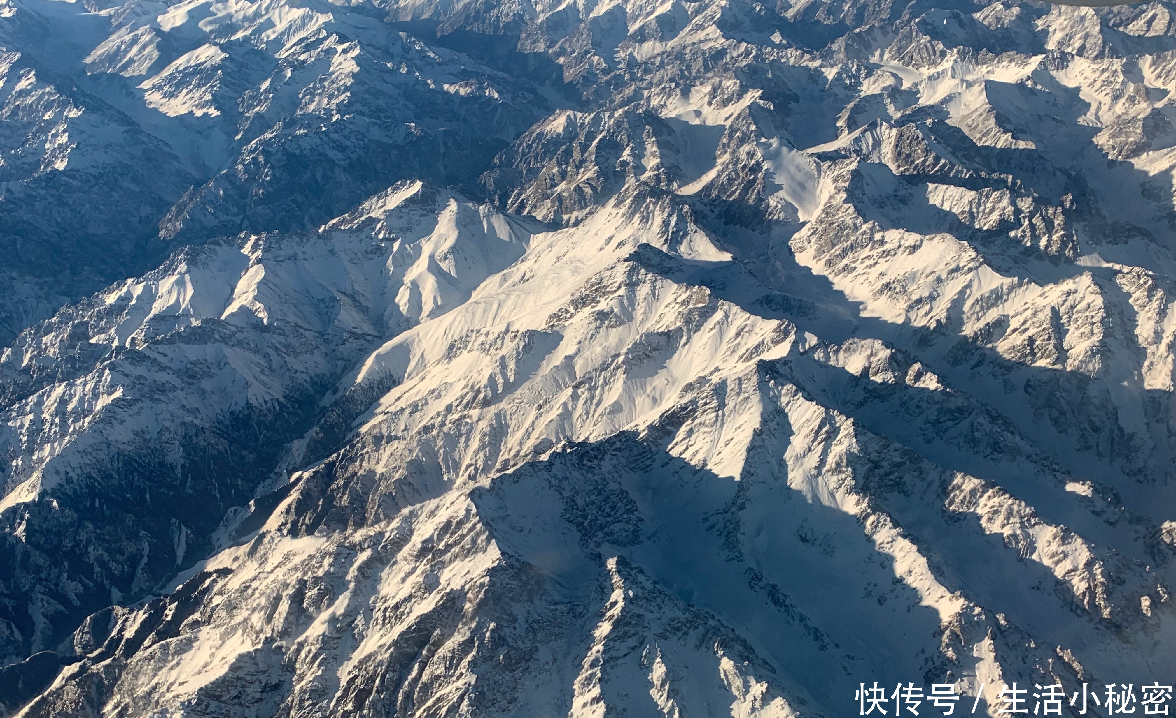 天山横断南北，博峰横断天山