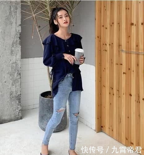 【蓝色牛仔】2020年初春必选的两条裤子,款式简单清爽,不信你衣柜里没有