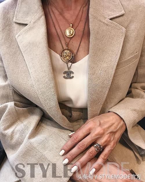 你知道么?这个夏天Ins博主都在“锁骨杀”凹造型!