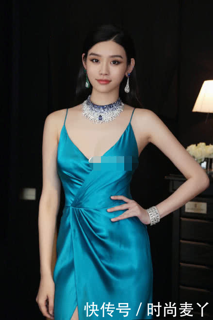 奚梦瑶真是拼！只穿一件吊带也敢去机场，网友：敢弯下腰试试看？