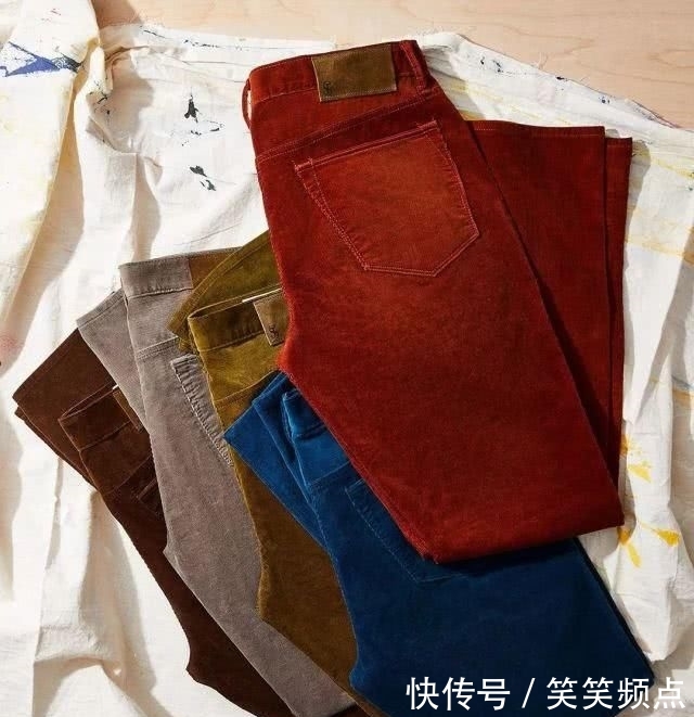服饰:一条“普通”的灯芯绒裤,成功吸了跨年女孩子的目光