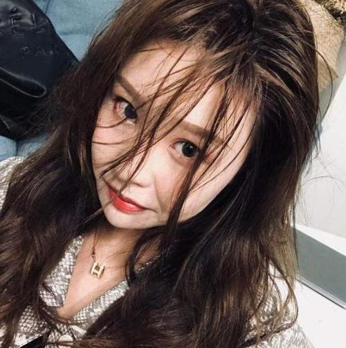  [熬夜]女人想好看，首先戒掉熬夜的坏习惯，否则用再多护肤品都是打水漂
