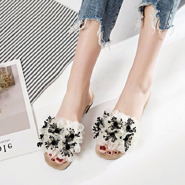 逛街还傻傻穿高跟鞋?别傻了，新款拖鞋也可以舒适又美丽