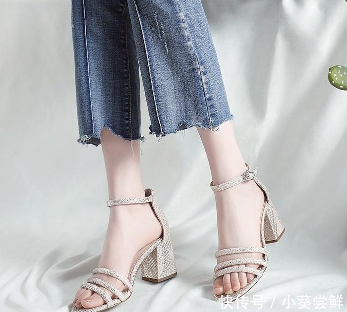  [女人味]精致的高跟凉鞋，时尚露趾鞋头，充满优雅的女人味