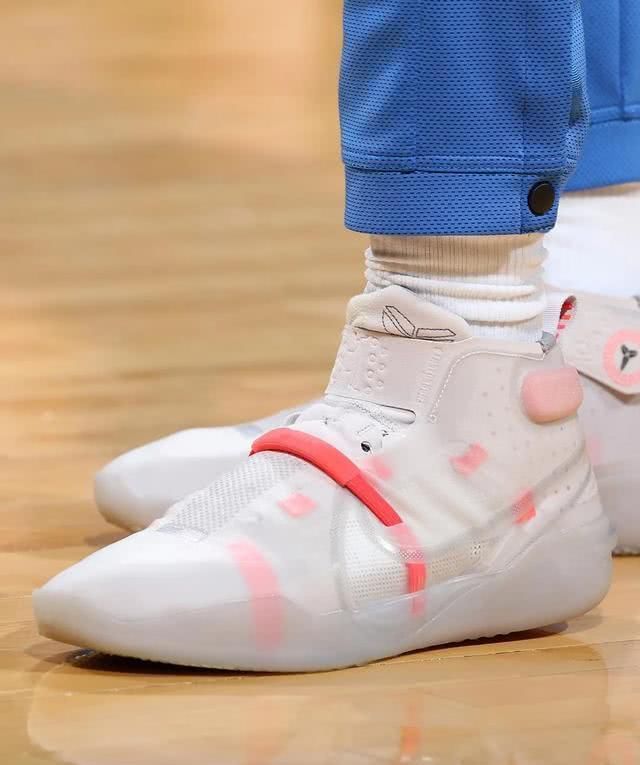  战靴@NBA球员上脚：亚历山大的球鞋，很多科比战靴和倒勾！