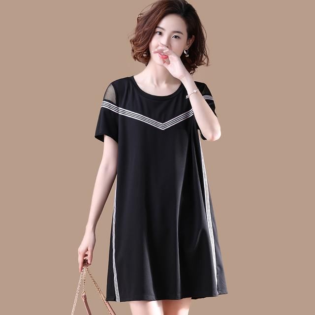 如果妈妈身材微胖，就给她穿文艺裙，看着好看，穿着显瘦