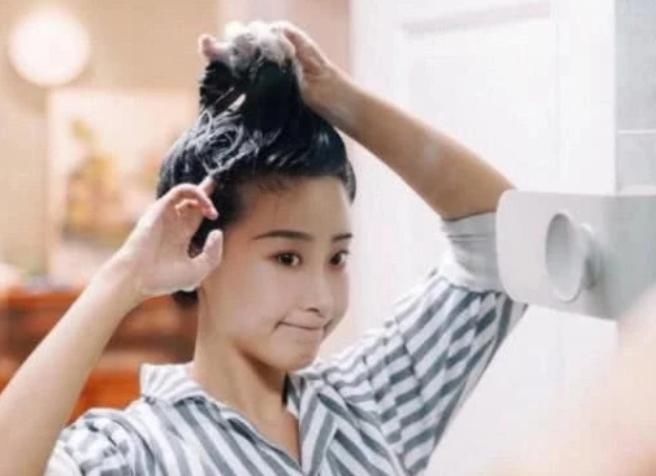  『洗发水』为啥理发师会问“什么时候洗的头”？里面藏着这3件事，别不知道