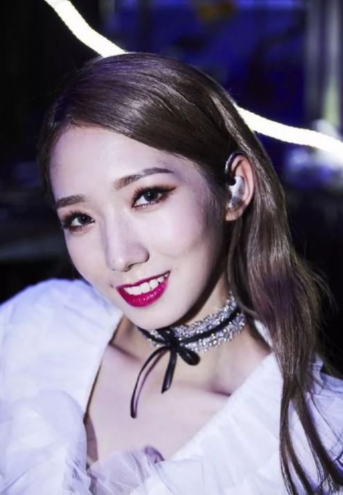 孟美岐脱离美颜形象大变样！看了这张照片，网友表示：垮了！