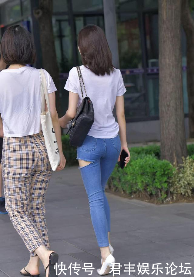 『而也就使得』为了穿搭能省心一些,牛仔裤是个不错的选择