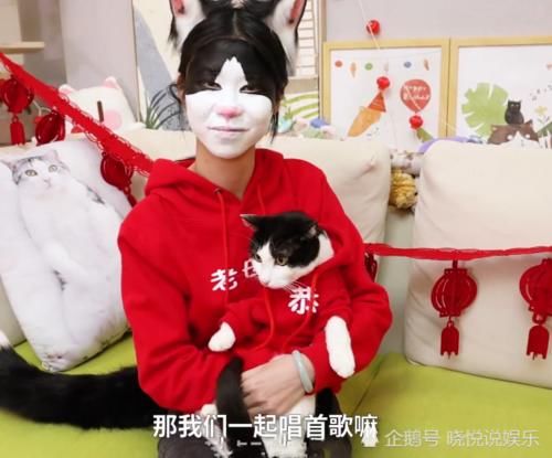  [小姐姐]小姐姐仿妆成自家猫咪，看到成品之后，猫咪：这日子没法过了！