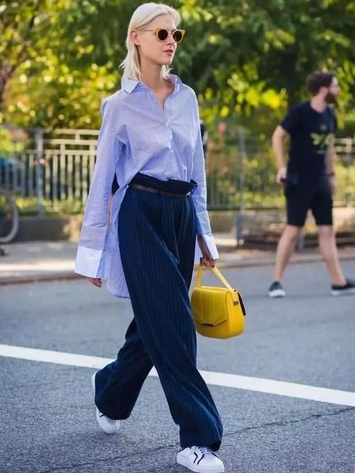  【气质】女人穿阔腿裤时，建议多穿这4种“上衣”，时髦显瘦又显气质