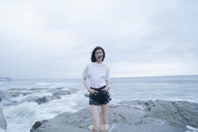 看了刘雯的旅行照，再看迪丽热巴，网友:这就是少女和仙女的差距