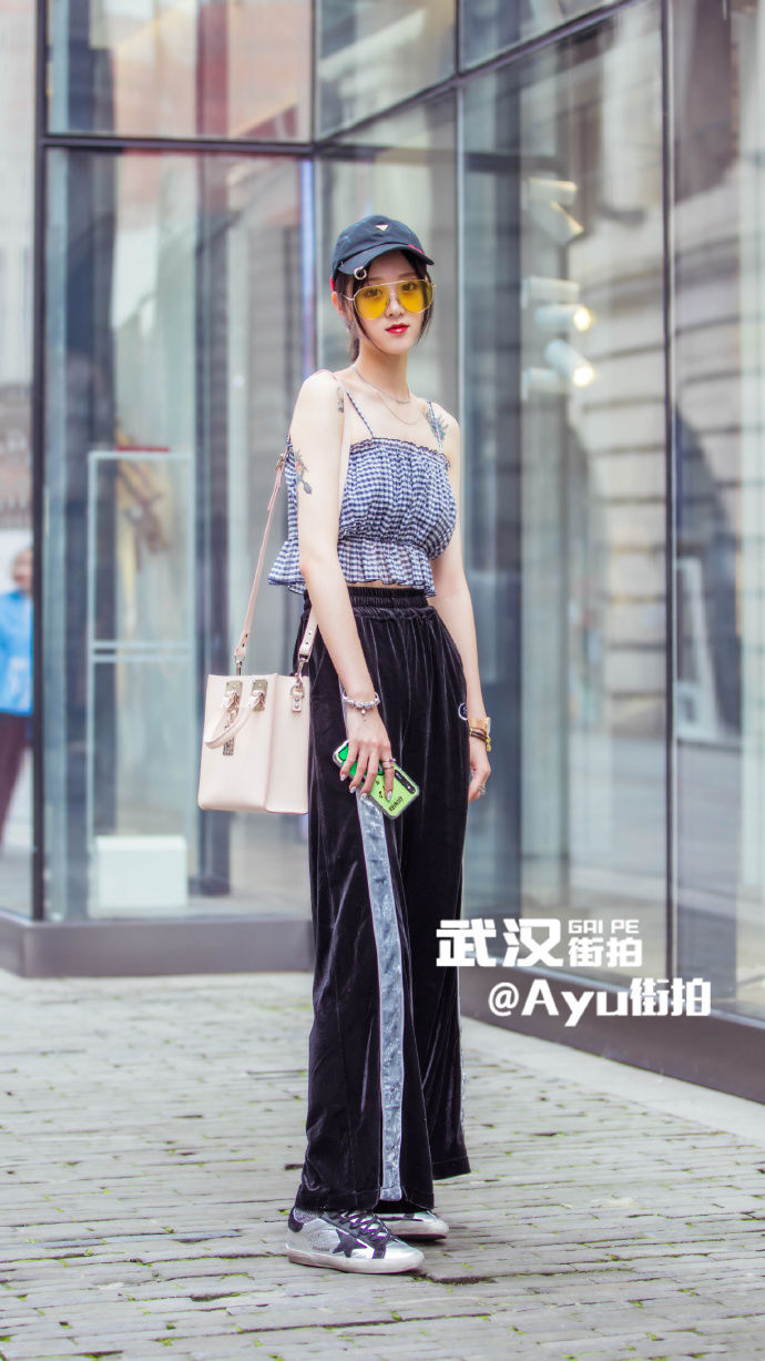 街拍重庆:秋天高贵优雅的穿搭指南，学会了，让你做气质女神!