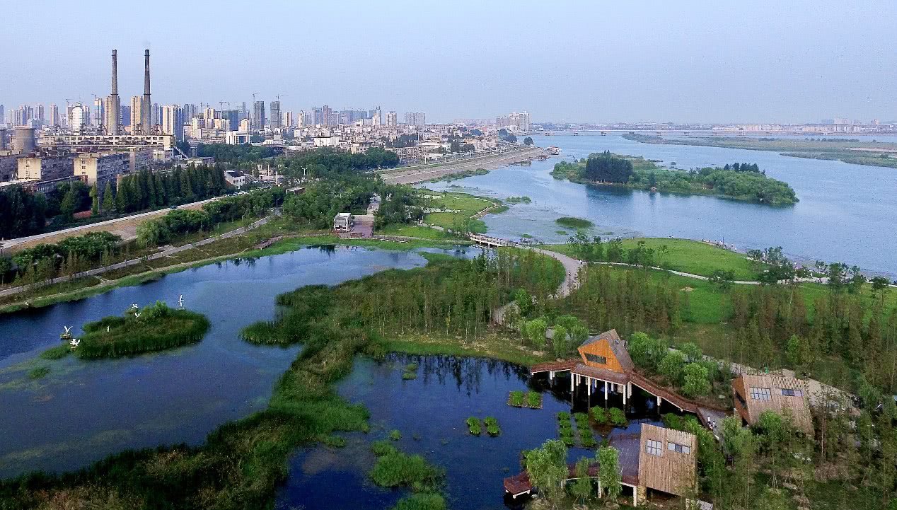 长江最长、最大的支流，与长江和淮河并列，长1577公里