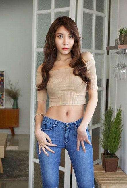 紧身裤的时尚潮流感，穿上后反而容易让人寻味