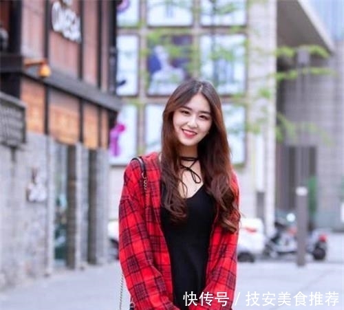 「好看」街拍:貌美肤白的小姐姐,秀出青春活力范,养眼又好看