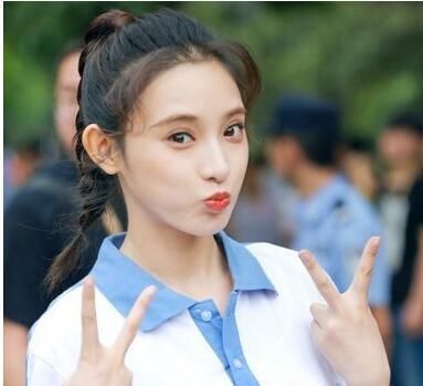 10款头顶头发少的女生适合的扎头发发型!