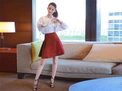 李沁越来越会穿了,时尚西装穿在身上,效果堪称卖家秀啊