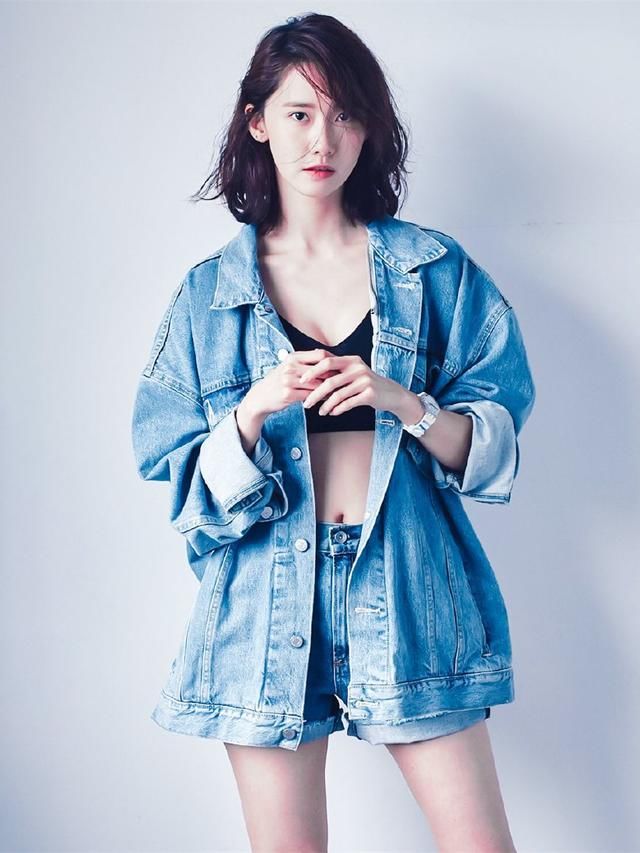 林允儿造型成迷，一身西装帅气十足被她的珍珠拖鞋抢镜！