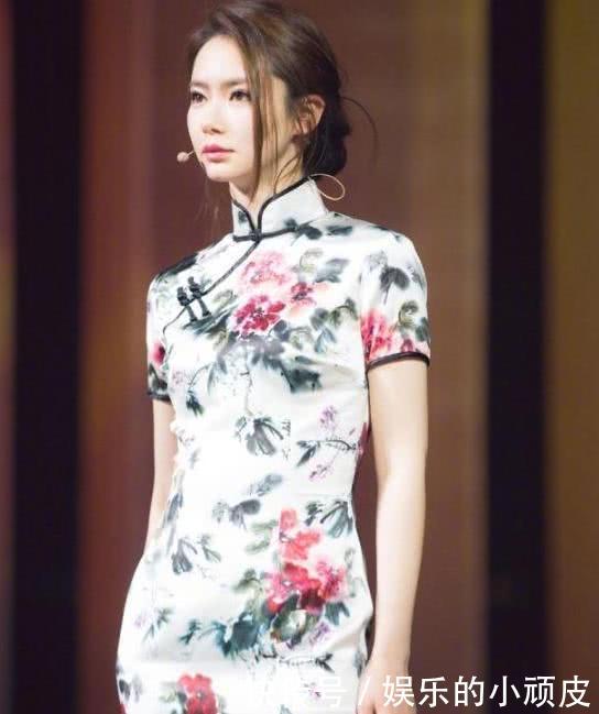 男生为啥不喜欢太瘦的女生?看到同穿旗袍的韩雪和戚薇,秒懂!