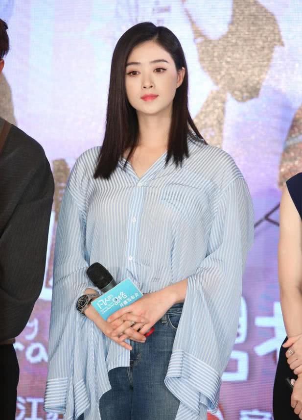  #女士#上身微胖的女士，记牢衣服裤子“6不穿”的方法，要不然显矮还没有气场