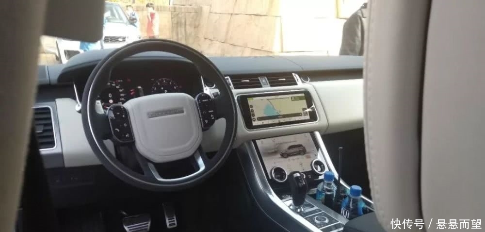 平行车路虎揽胜运动款