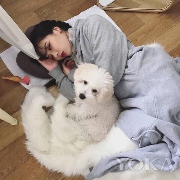 帅气性感女神泫雅 解锁夏日清凉穿搭