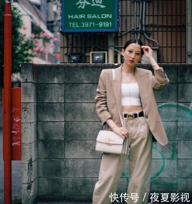 #小姐姐#初春里必不可少色系,高级感满满的大地色,简约却不失质感
