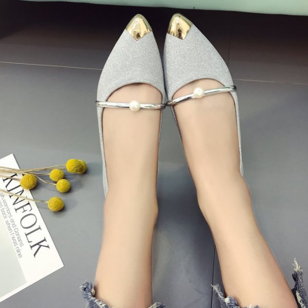 今年秋天少穿高跟鞋，当下流行平底鞋，特美!气质出众又美腻