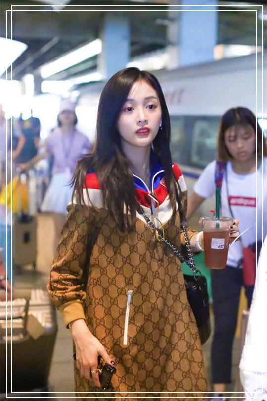 当吴宣仪撞衫倪妮，网友：终于知道高级脸和普通脸差距有多大了！