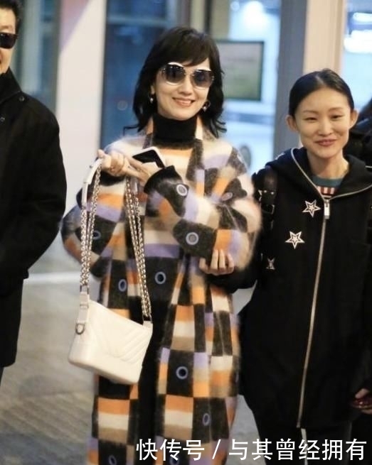  【大衣】赵雅芝真是时尚搭配教科书，照着这8套大衣穿，时髦又减龄！