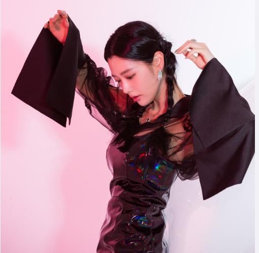 第一美女克拉拉，第五张图，大长腿配黑丝袜