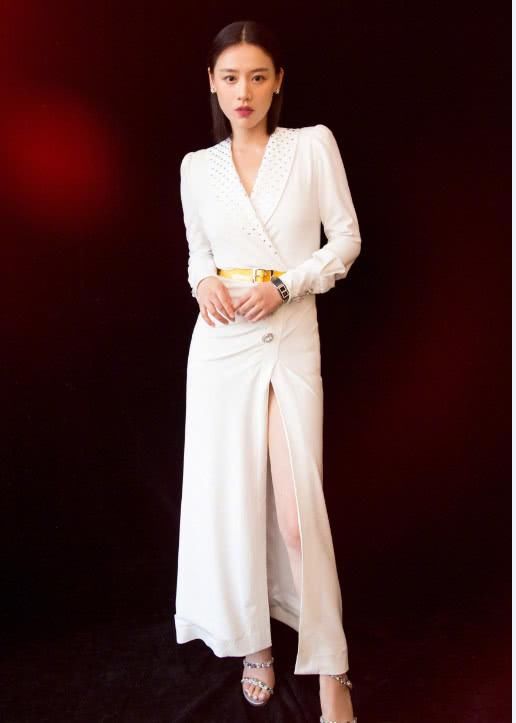 马思纯机场一路飞奔，简直萌翻了!网友:发福了?