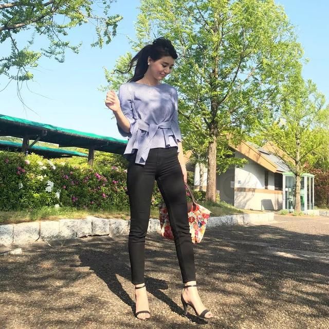 日本美魔女妈妈的穿搭分享，她的气质搭配值得你pick！