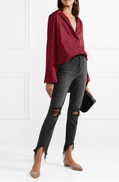 周冬雨为破洞牛仔裤代言 这么穿才能显腿长