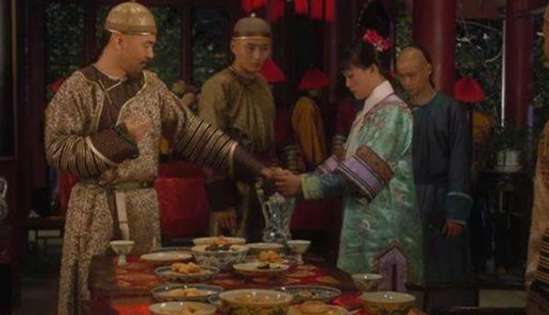 『郡王』甄嬛传：同是侧福晋，为何果郡王只亲近孟静娴？看浣碧办了什么蠢