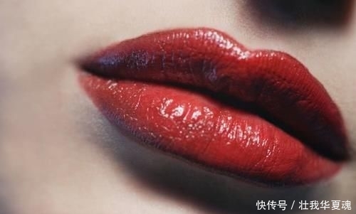  嘴角周围的皮肤：怎样能去掉嘴角两侧的黑东西 三个妙计待领取