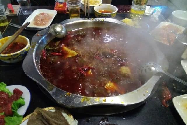 我国夜景最美的城市，GDP突破20000亿，人口超3000万