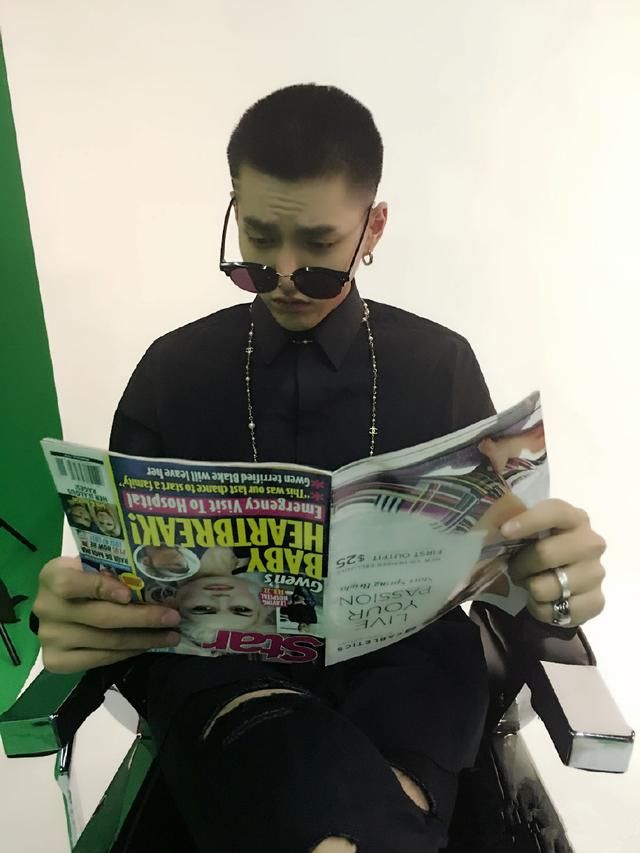 最会戴墨镜的吴亦凡，和最不会戴墨镜的张艺兴，差距不是一两年