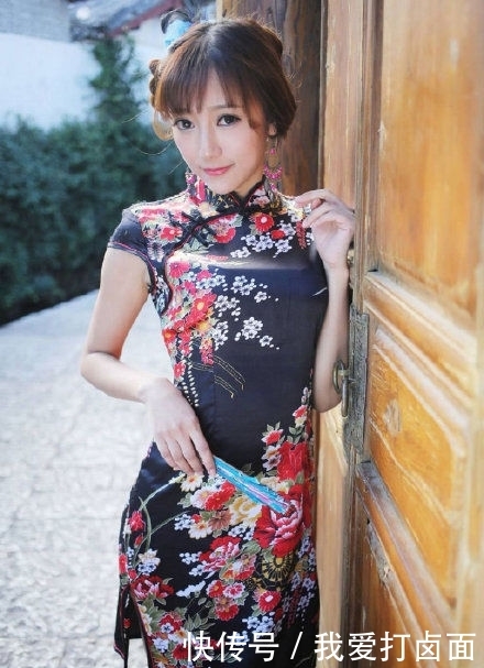  『演绎』旗袍才是真正时尚的衣服，看看美女的旗袍演绎，处处亮点