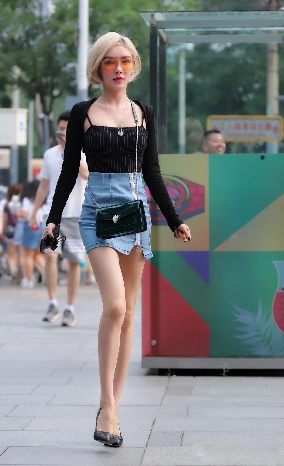 性感街拍丨这臀我给99分，还有1分不给怕小姐姐骄傲!