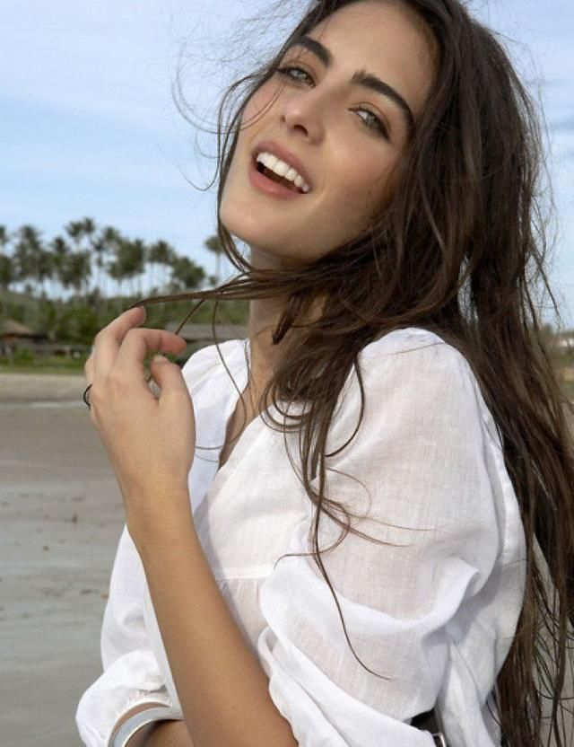 哥伦比亚超模世界杯赛场上的惊鸿一瞥 成最美女球迷