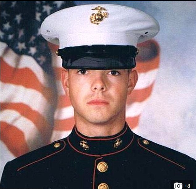 曾是海军陆战队员，娶妻生娃后，却从虬髯大汉变性为火辣美女