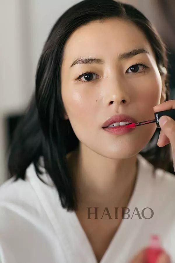 惊艳| 刘雯剪了短发又美又攻?但她的这个地方却一直没变...